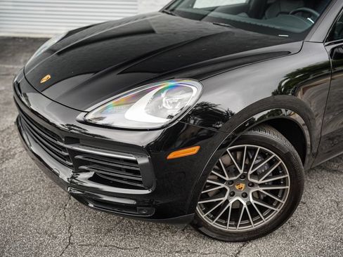 Used 2023 Porsche Cayenne AWD/4WD image 2