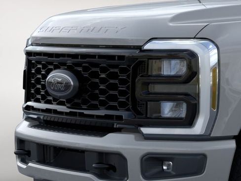 New 2026 Ford F250 Lariat w/ Black Appearance Package AWD/4WD image 17