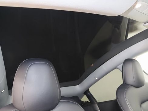 Used 2022 Tesla Model Y Performance image 12