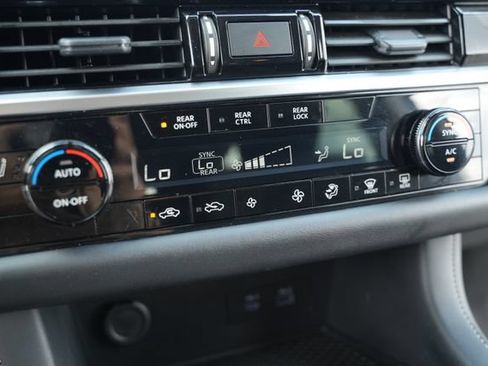 Used 2025 Nissan Pathfinder SV AWD/4WD image 35