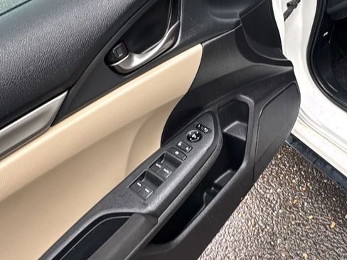 Used 2018 Honda Civic Sport image 10