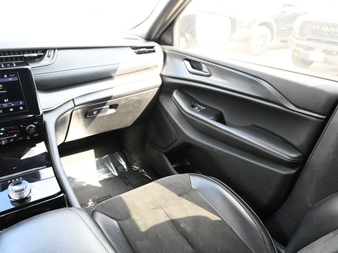 Used 2023 Jeep Grand Cherokee L Laredo image 21