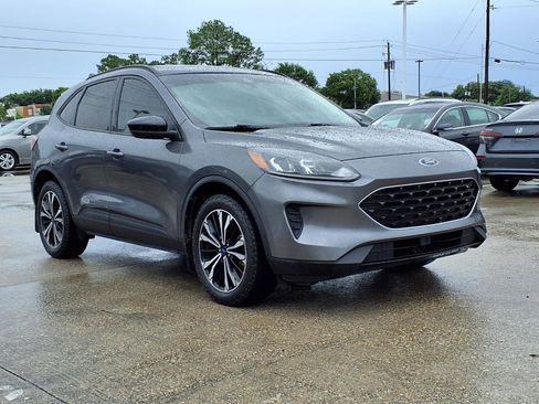 Used 2022 Ford Escape SE w/ SE Sport Appearance Package AWD/4WD image 2