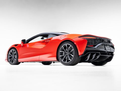 Used 2024 McLaren Artura RWD image 24