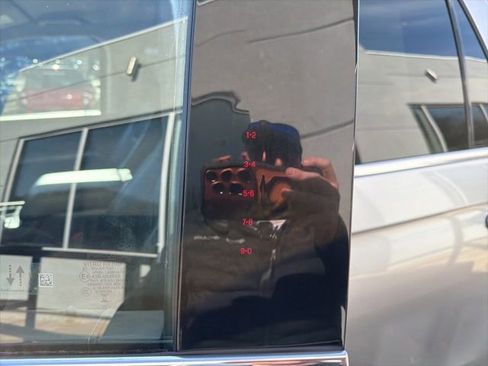 Used 2024 Ford Expedition Max XLT image 9