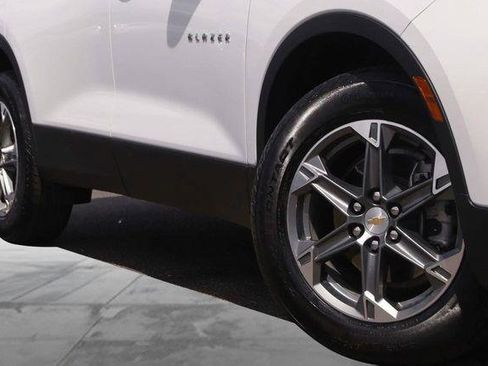 Used 2025 Chevrolet Blazer LT AWD/4WD image 3