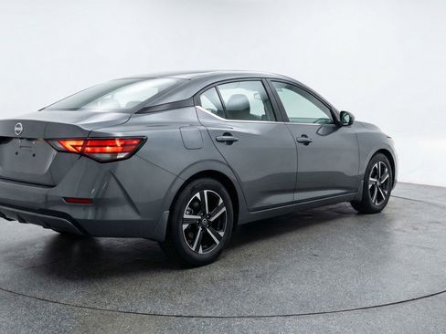 Used 2025 Nissan Sentra SV image 9