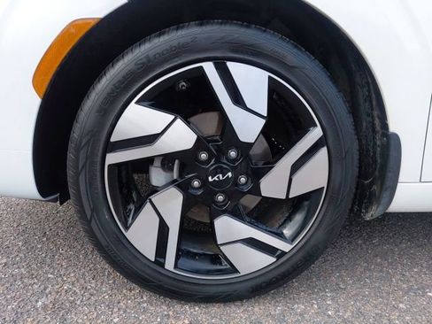 Certified 2025 Kia Soul GT-Line FWD image 10