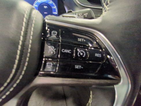 Used 2022 Jeep Grand Cherokee Overland w/ Luxury Tech Group IV image 17