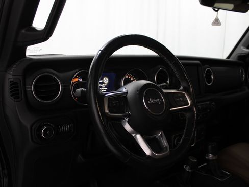 Used 2021 Jeep Wrangler Unlimited Sahara AWD/4WD image 13