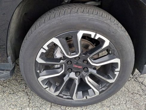 Used 2022 GMC Yukon SLT w/ SLT Luxury Package image 8