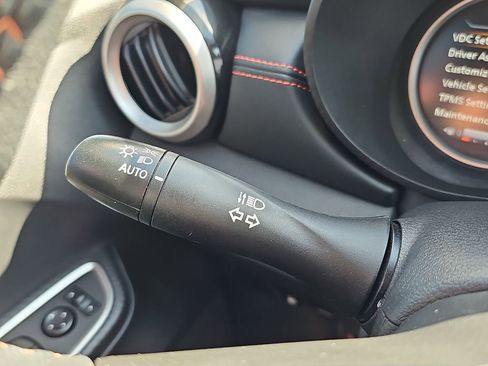 Used 2023 Nissan Versa SR w/ Trunk Package image 28