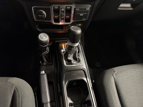 Used 2019 Jeep Wrangler Unlimited Sahara w/ Safety Group image 21