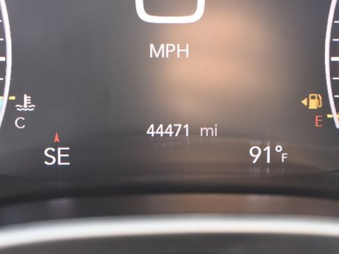 Used 2024 Chrysler Pacifica Touring-L FWD image 24