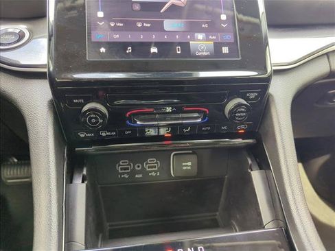 Used 2023 Jeep Grand Cherokee Laredo RWD image 11