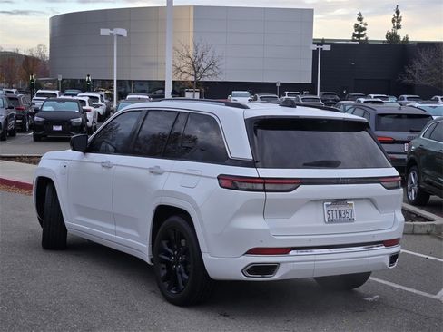 Used 2022 Jeep Grand Cherokee Overland w/ Advanced Protech Group III image 7