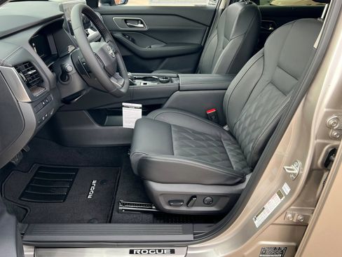 New 2026 Nissan Rogue Platinum image 17
