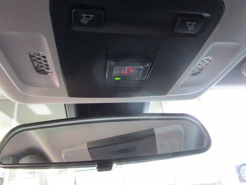 Used 2020 Toyota Camry LE image 28