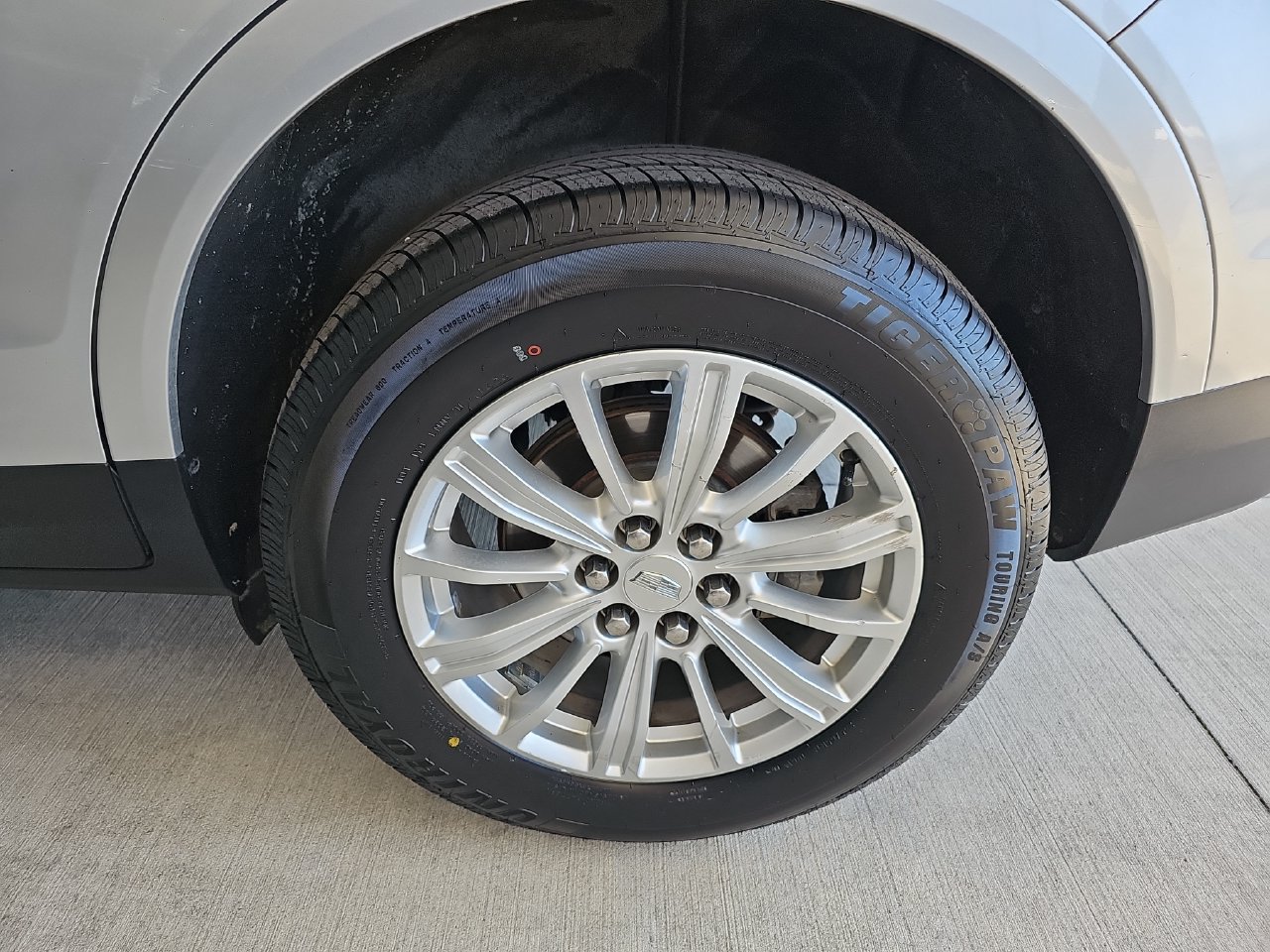 Used 2017 Cadillac XT5 FWD image 33