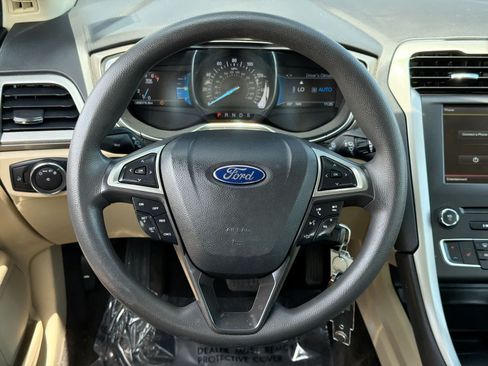 Used 2016 Ford Fusion SE FWD image 24