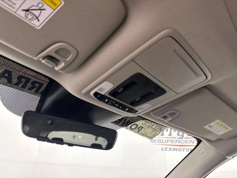 Used 2025 Honda Pilot Elite image 24