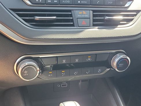 Used 2024 Nissan Altima 2.5 S FWD image 13