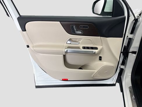 Certified 2025 Mercedes-Benz GLB 250 image 23