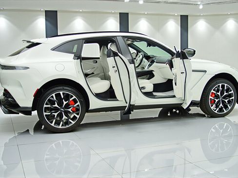 Used 2023 Aston Martin DBX 707 AWD/4WD image 12