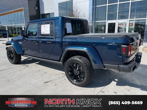 Used 2025 Jeep Gladiator Sport image 16
