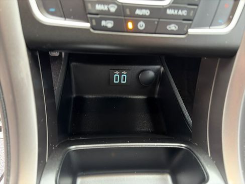 Used 2020 Ford Fusion SE image 25