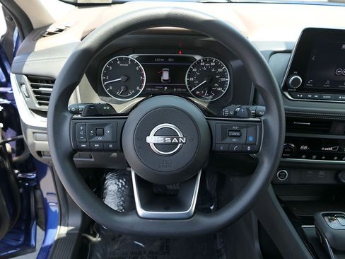 Used 2023 Nissan Rogue SV FWD image 16