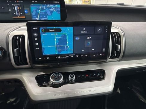 Used 2025 Ford Expedition Active image 20