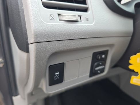 Used 2013 Toyota Corolla LE image 17