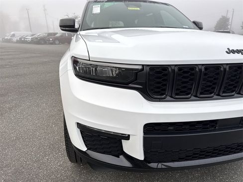 New 2025 Jeep Grand Cherokee L Limited w/ Trailer Tow Package image 9