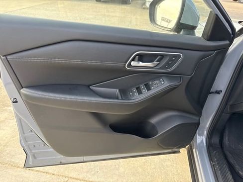 Used 2025 Nissan Rogue Platinum AWD/4WD image 11