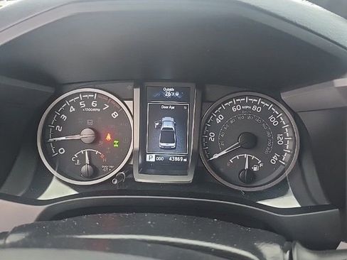 Used 2022 Toyota Tacoma TRD Sport image 18