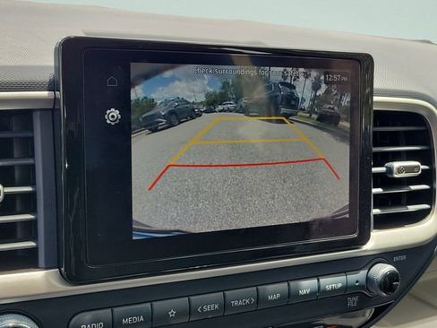 Used 2023 Hyundai Venue Limited FWD image 33
