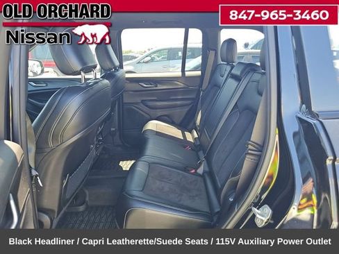 Used 2023 Jeep Grand Cherokee Altitude AWD/4WD image 10