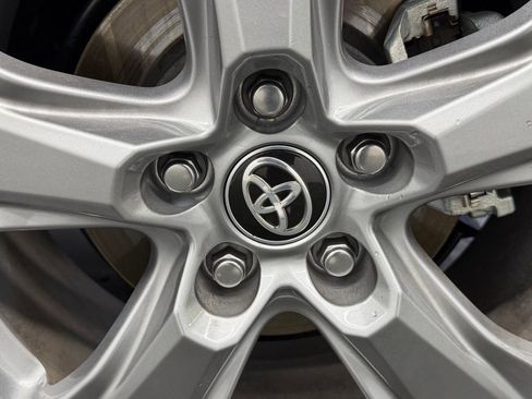 Used 2025 Toyota RAV4 XLE FWD image 15