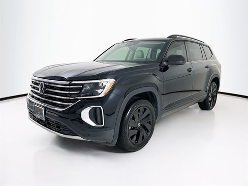 Used 2024 Volkswagen Atlas SE image 3