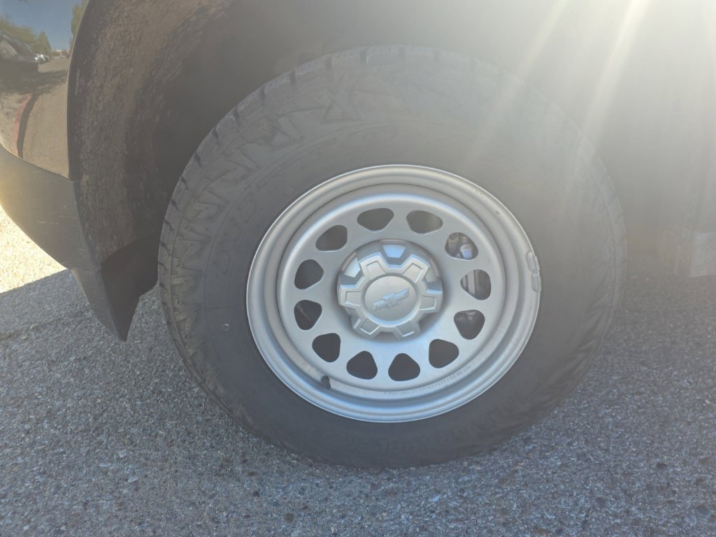 Used 2023 Chevrolet Colorado W/T RWD image 2