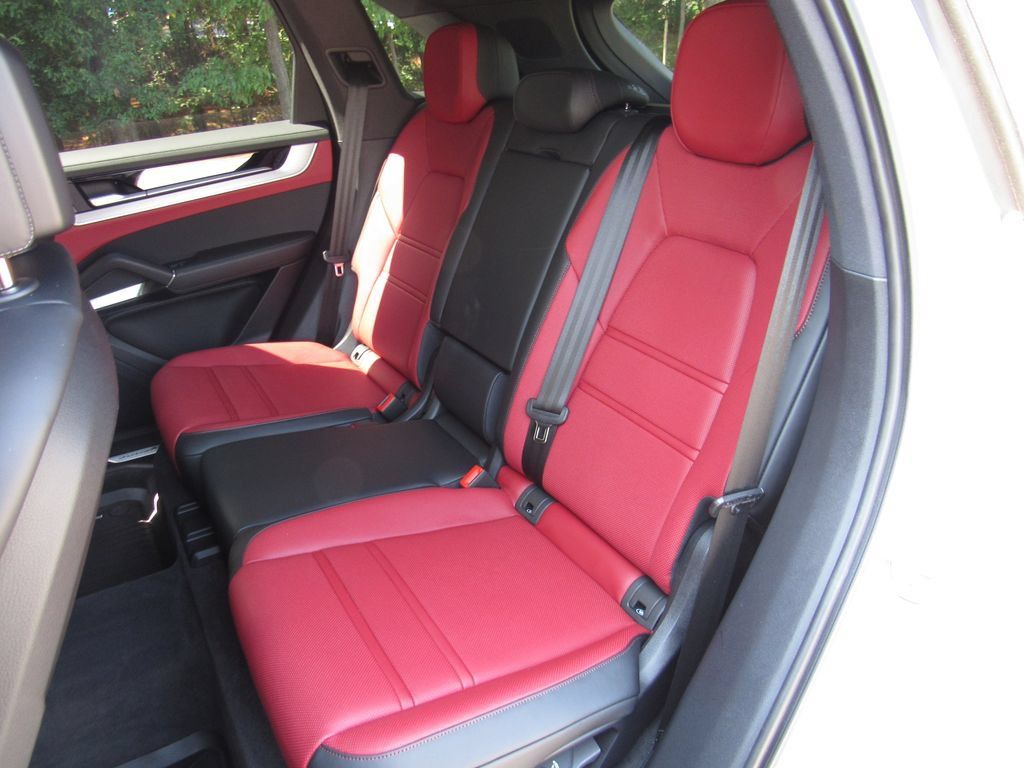 Certified 2025 Porsche Cayenne E-Hybrid AWD/4WD image 15