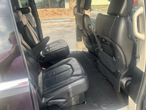 Used 2022 Chrysler Pacifica Touring-L FWD image 32