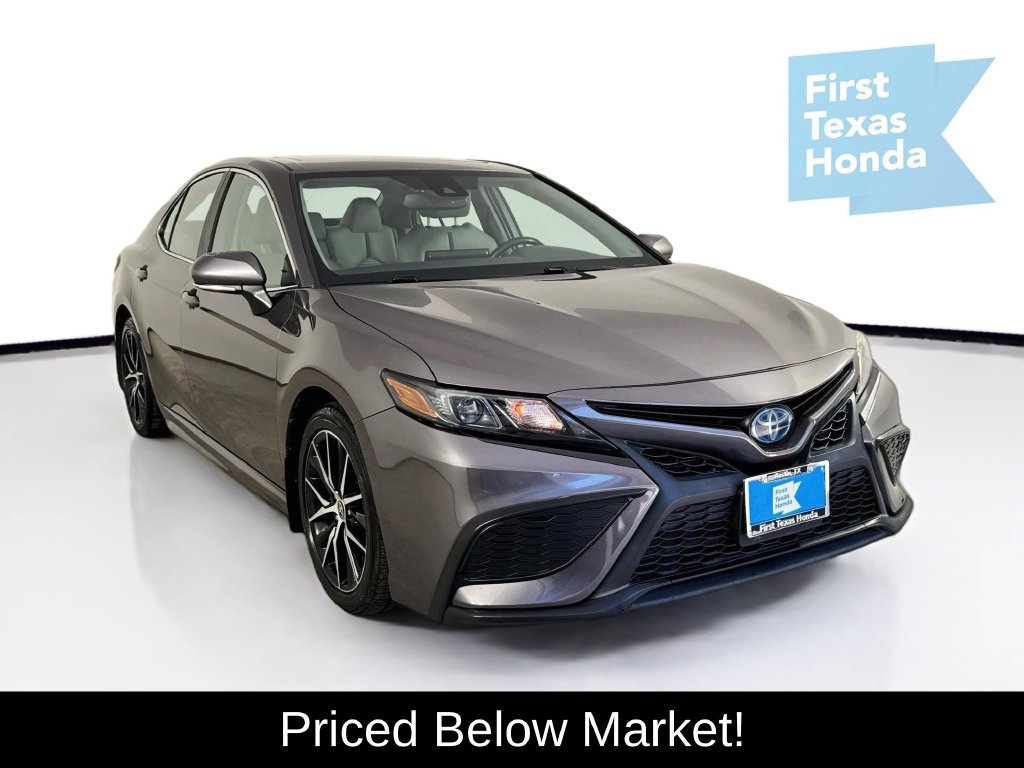 Used 2022 Toyota Camry SE w/ Audio Upgrade Package FWD image 1