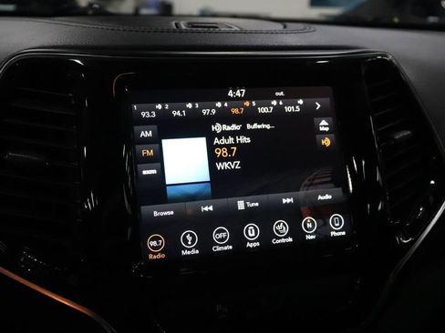 Used 2019 Jeep Cherokee Limited image 32