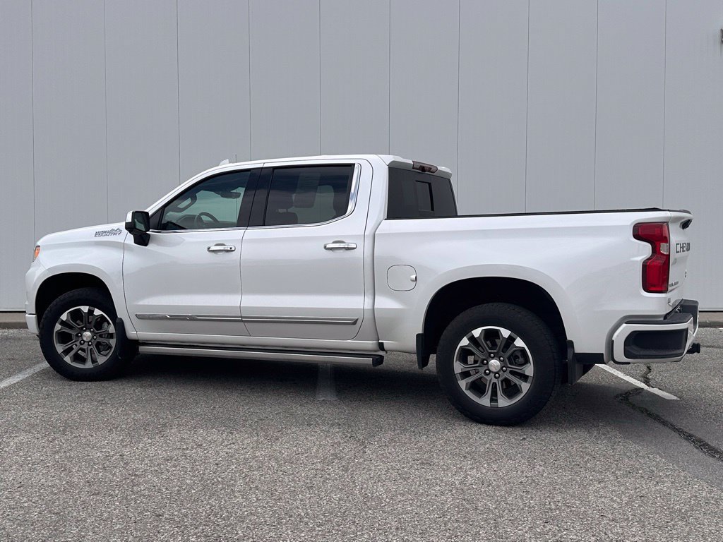 Used 2023 Chevrolet Silverado 1500 High Country w/ Technology Package AWD/4WD image 3