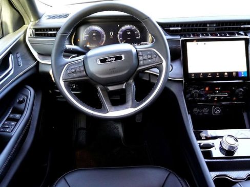 New 2025 Jeep Grand Cherokee Limited image 26