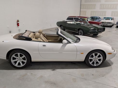 Used 2003 Jaguar XK8 Convertible image 17