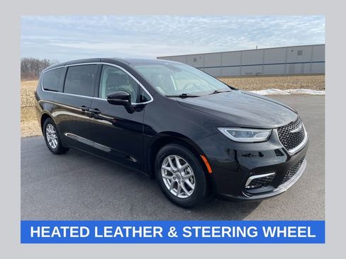 Used 2024 Chrysler Pacifica Touring-L FWD image 1