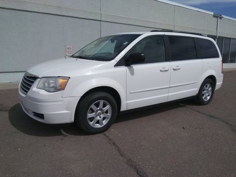Used 2010 Chrysler Town & Country LX FWD image 2